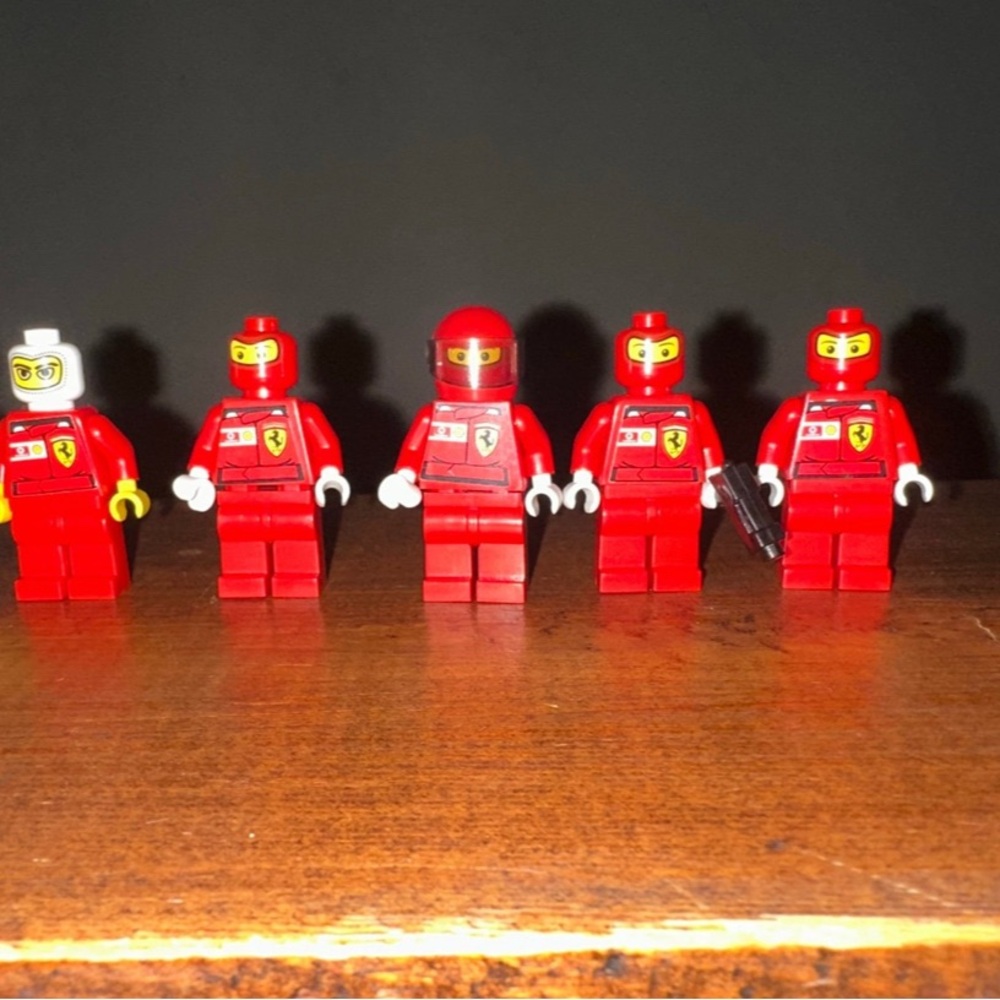 LEGO Racing Team Set - Picture 2 of 3